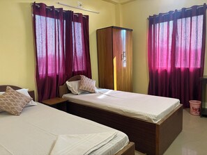 Iron/ironing board, free WiFi - Rinchen Stay (Bodh Gaya)