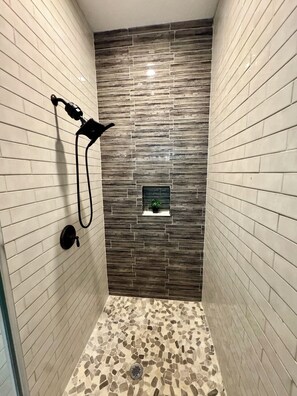 Shower, hair dryer, towels, soap - Luxury, Spacious, Family Friendly Townhome• Near Airport & Stadium (Tampa)