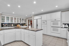 Refrigerador, horno, placa de cocina, lavavajillas