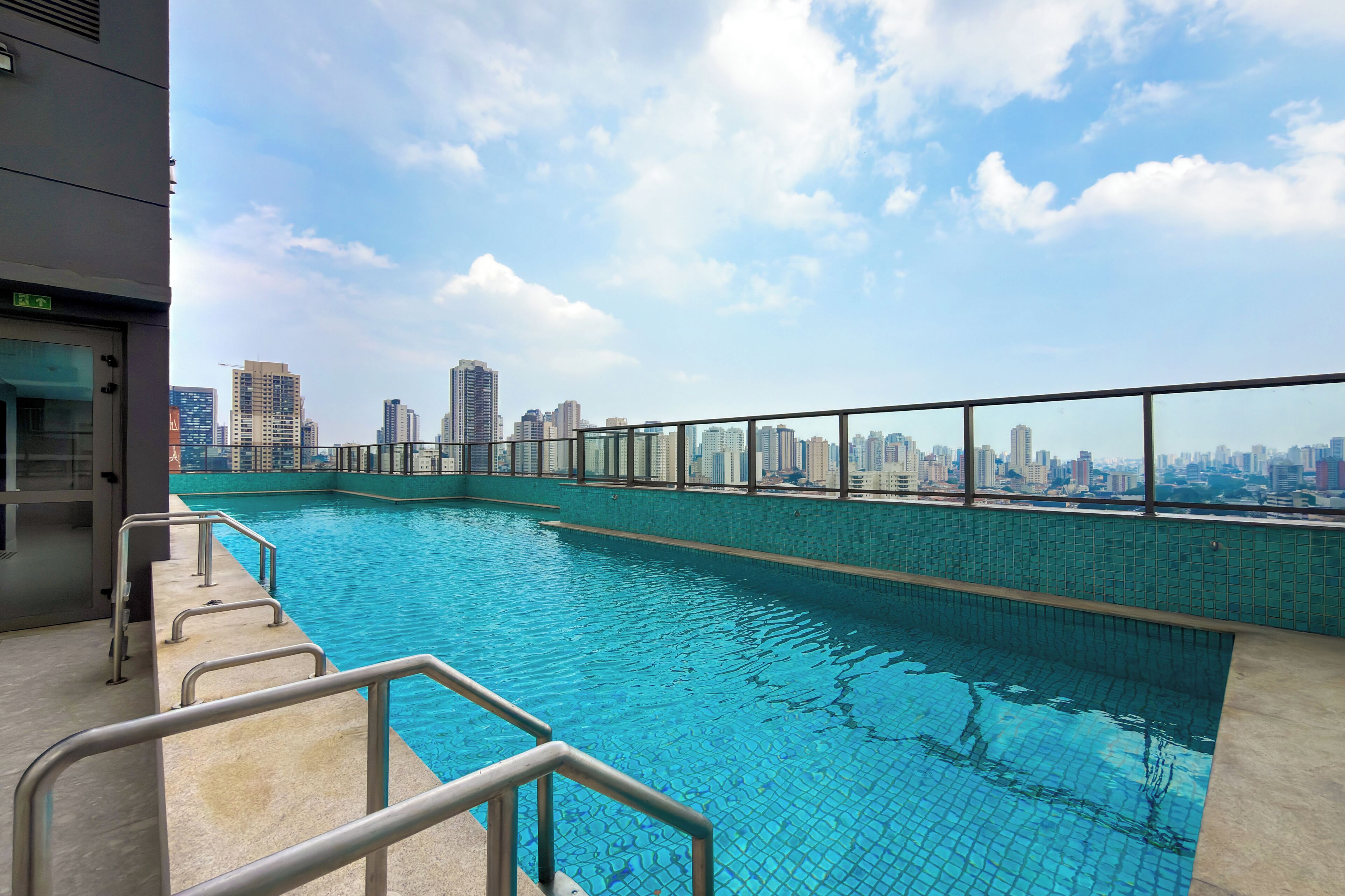 Kolam renang terbuka 