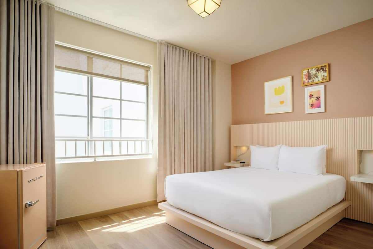 Hypo-allergenic bedding, iron/ironing board, free WiFi, bed sheets