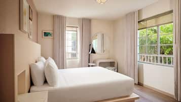 Ropa de cama hipoalergénica y tabla de planchar con plancha