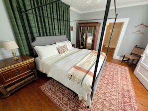2 bedrooms, iron/ironing board, travel cot, free WiFi - Boutique Historic Stay • Best Downtown Location (Savannah)