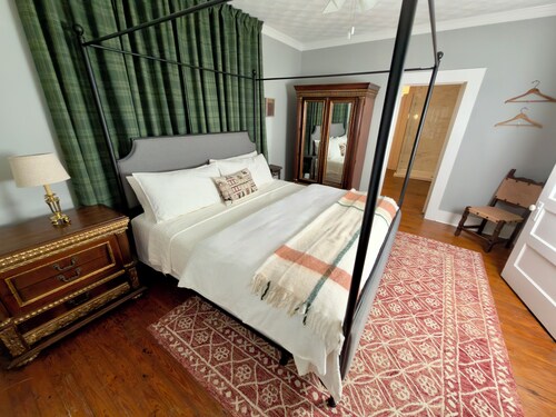 Boutique Historic Stay • Best Downtown Location