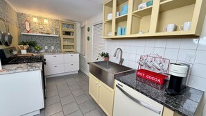 Mikrovågsugn, ugn, spishäll och diskmaskin