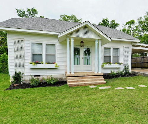 Boutique Historic Stay • Best Downtown Location
