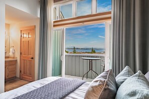 3 bedrooms, iron/ironing board, WiFi, bed sheets - Waterfront Escape on Semiahmoo Spit – 3BR / 2.5BA Condo with Panoramic Views (Blaine)