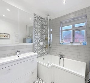 Towels, soap, toilet paper - Stylish Home near Birkdale-Perfect for The open 26 (Southport)