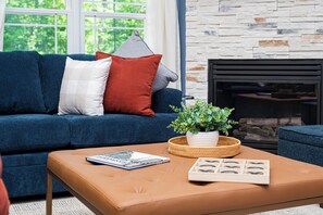 Living area - Hot tub~Game Room~Theater~POOL~15mi to DT Indy and all major events. Sleeps 19 (Camby)