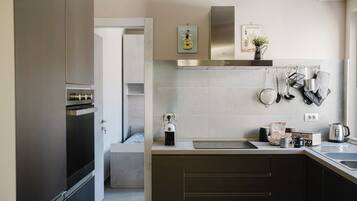 Kühlschrank, Ofen, Herdplatte, Geschirrspüler