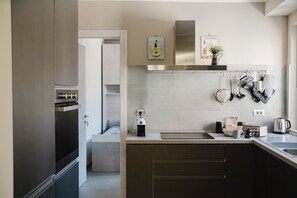 Réfrigérateur, four, plaque de cuisson, lave-vaisselle