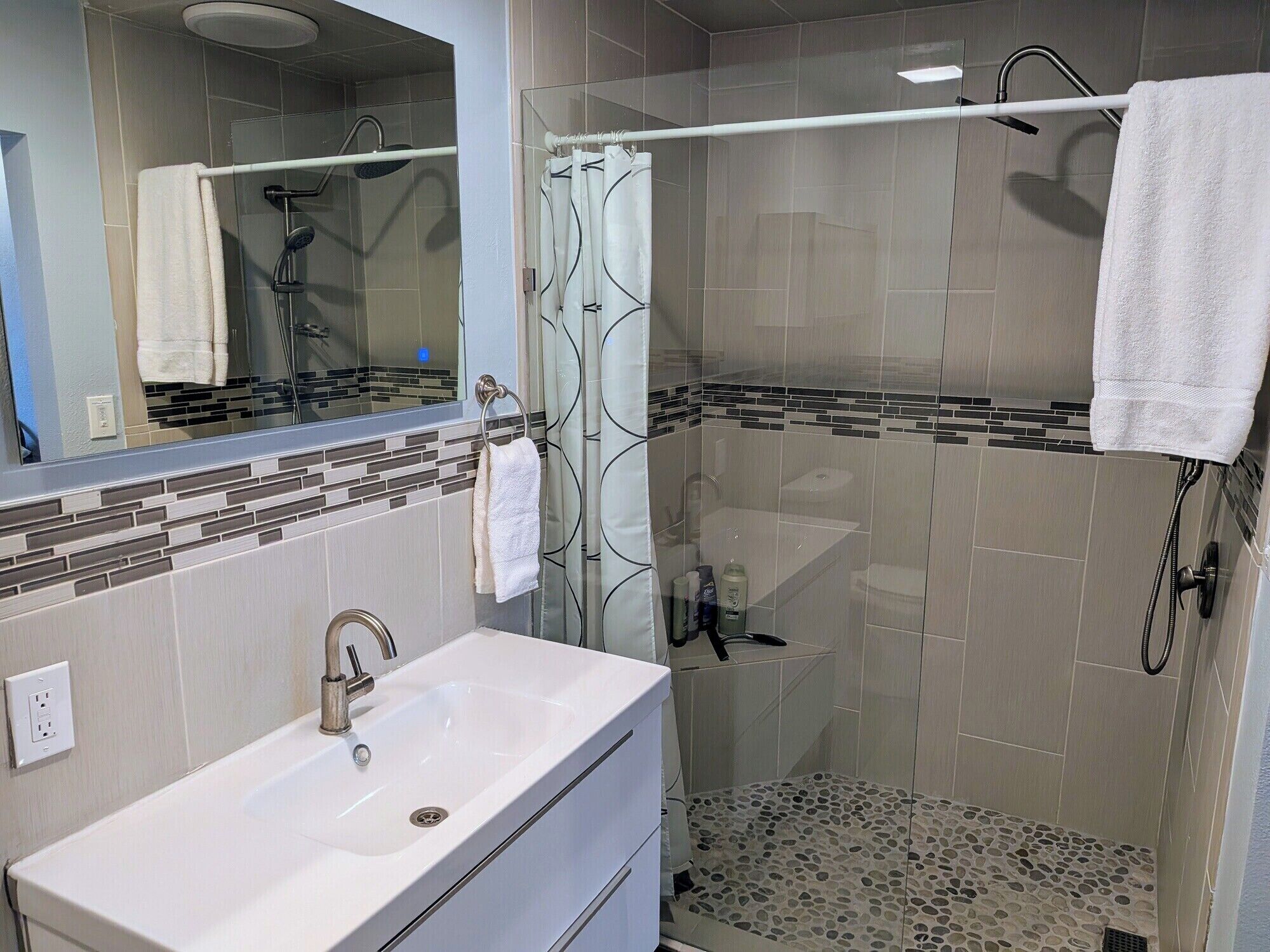 Shower, towels