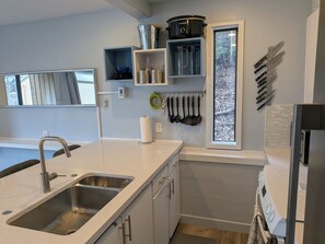 Fridge, microwave, oven, stovetop - Modern Mountain Retreat • Sleeps 6 (Brian Head)