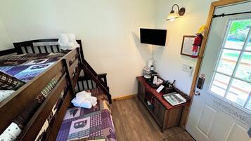 1 habitación, acceso a internet y ropa de cama