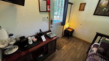 1 habitación, acceso a internet y ropa de cama