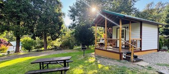 Umpqua National Forest Cabin #8 – Near Crater Lake & Umpqua Hot Springs