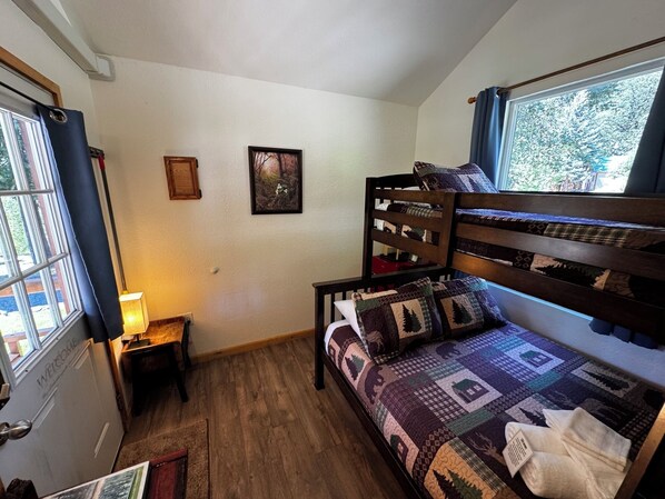 1 habitación, acceso a internet y ropa de cama 