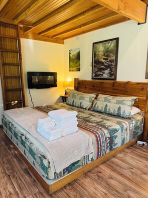 2 bedrooms, Internet, bed sheets - Umpqua National Forest King Cabin #15 – Near Crater Lake & Umpqua Hot Springs (Idleyld Park)