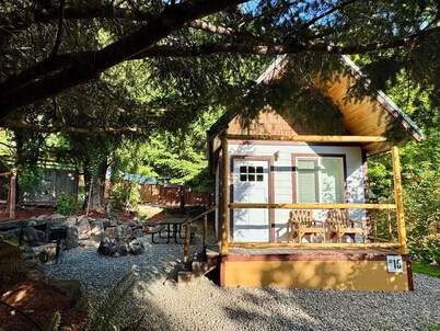 Umpqua National Forest King Cabin #15 – Near Crater Lake & Umpqua Hot Springs