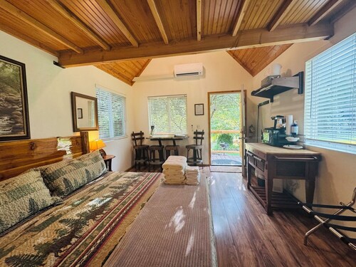 Umpqua National Forest King Cabin #16 – Near Crater Lake & Umpqua Hot Springs