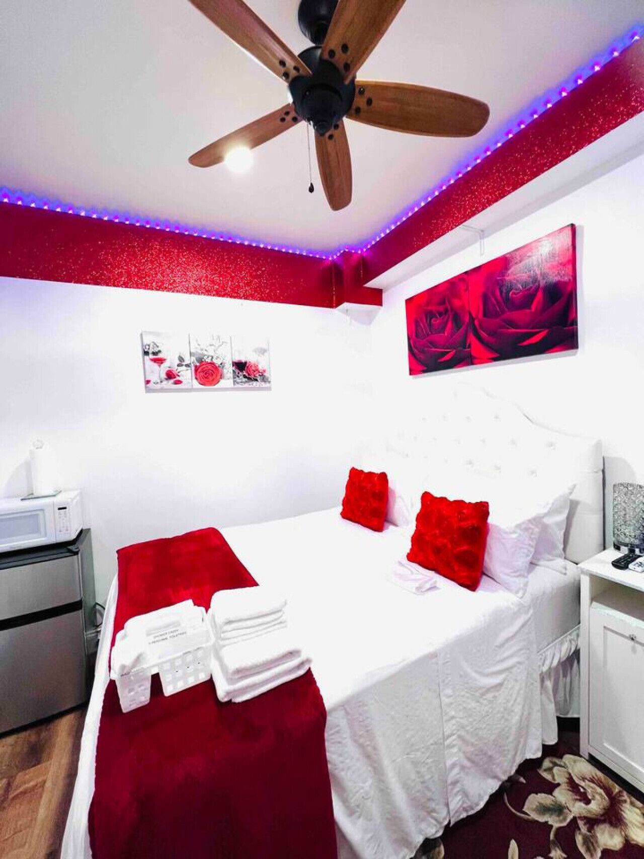 Desk, iron/ironing board, WiFi, bed sheets