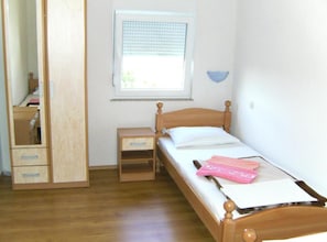 1 bedroom, Internet, bed sheets - Elez Serenity Guesthouse - Triple room with Balcony (Medugorje)
