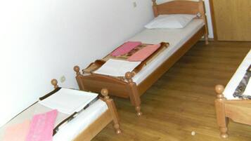 1 bedroom, internet, bed sheets