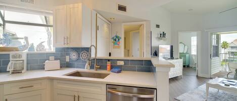 Refrigerador, microondas, parrilla de estufa y lavavajillas