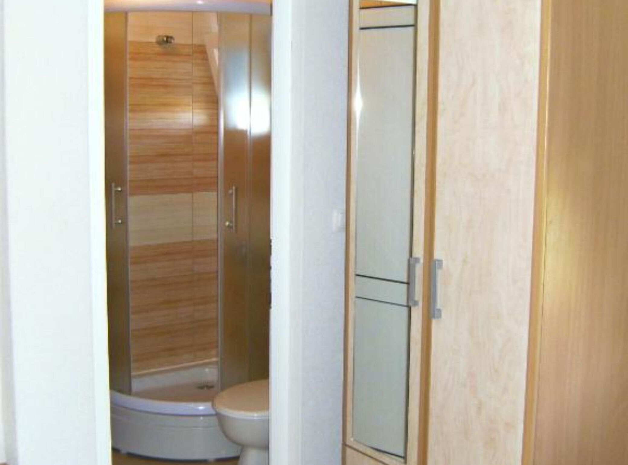 Een douche, handdoeken