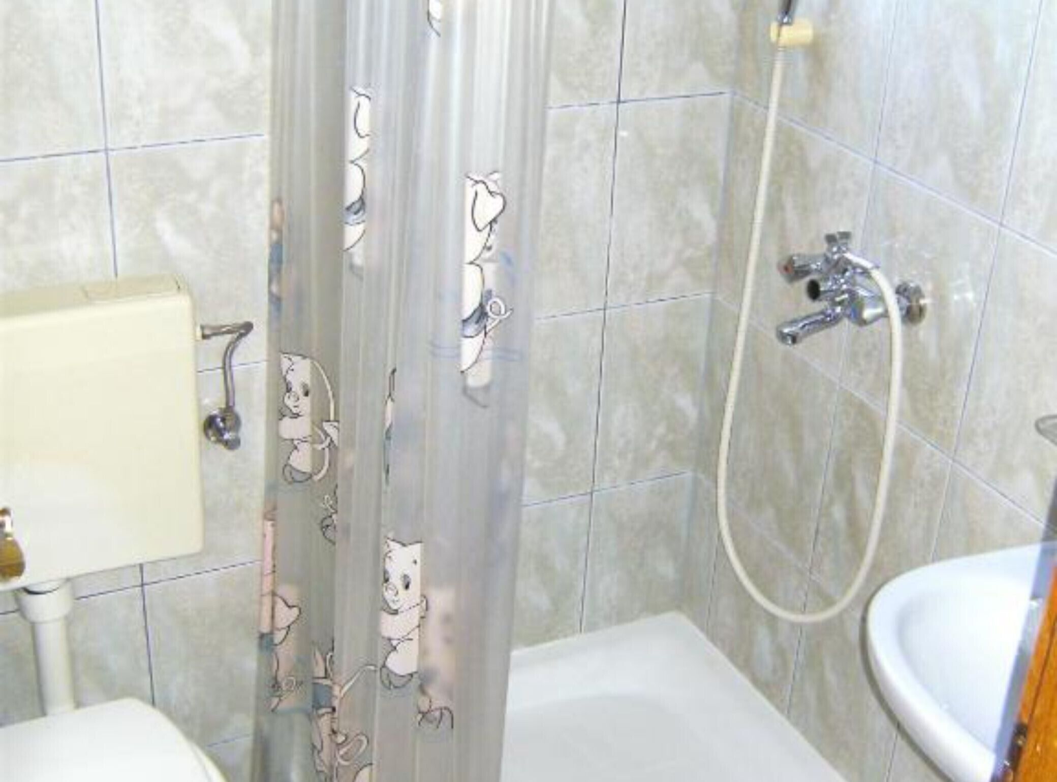 Een douche, handdoeken