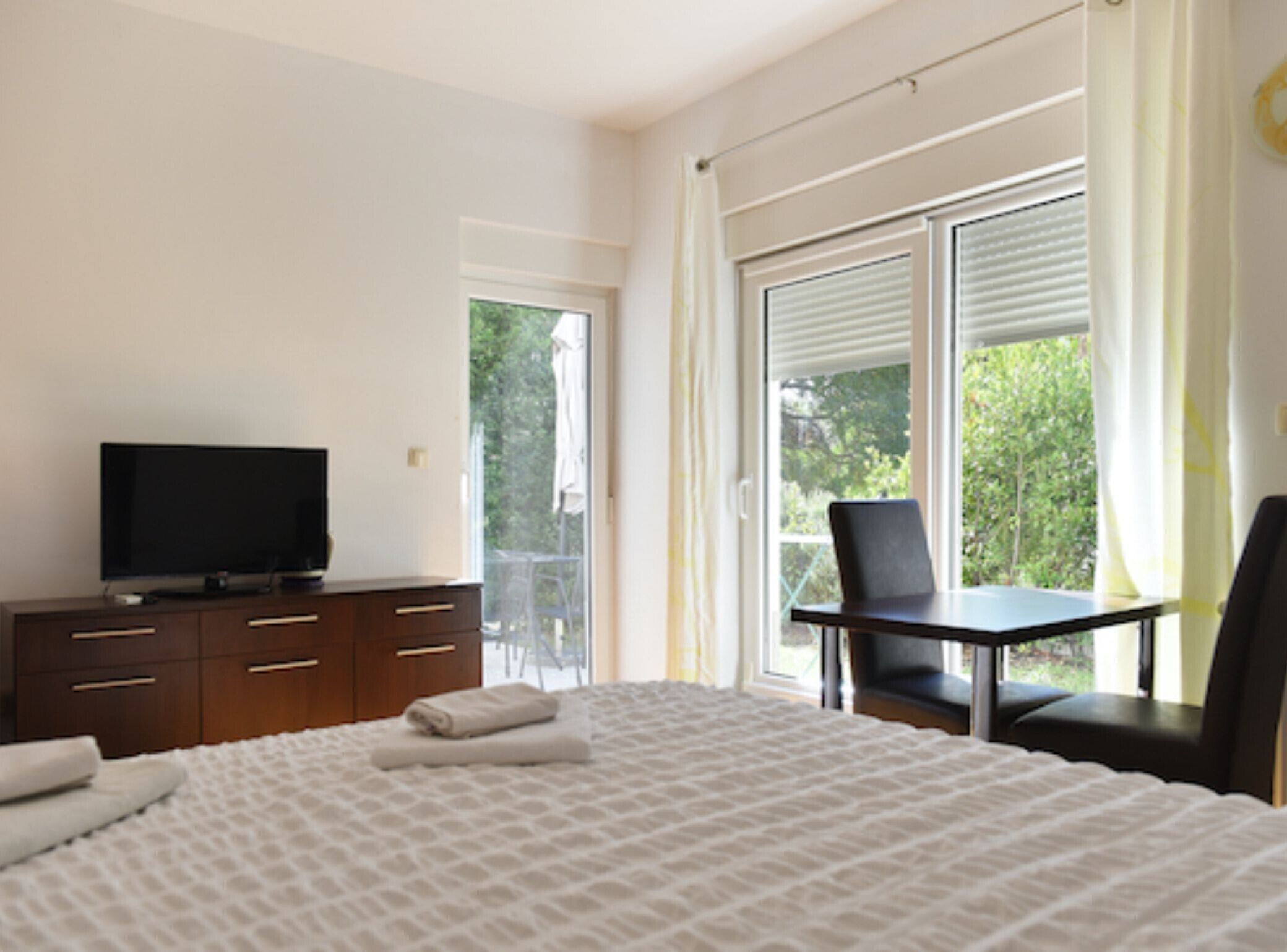 2 bedrooms, iron/ironing board, Internet, bed sheets