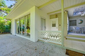 Outdoor dining - Explore Dtwn Sarasota & Beaches: Home w/ Lush Yard (Sarasota)