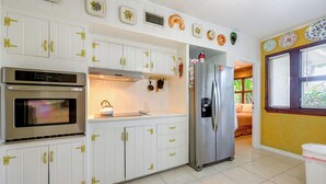A modern kitchen with white cabinets, stainless steel appliances, and decorative wall plates. - Explore Dtwn Sarasota & Beaches: Home w/ Lush Yard (Sarasota)