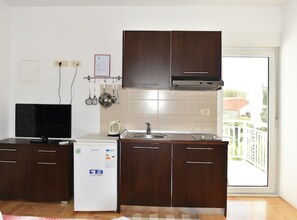Fridge, microwave, stovetop - Apartments Despot Zaostrog RB (Zaostrog)
