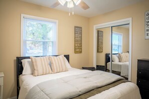 Iron/ironing board, internet, bed sheets