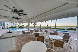 Pool - Riverside Marco Island Condo: Pool & Marina Access (Marco Island)