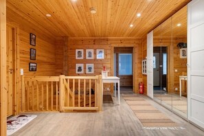 المنشأة من الداخل