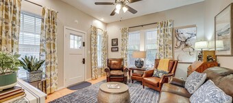 < 1 Mi to Dtwn Texarkana: Couple's Retreat w/ Yard