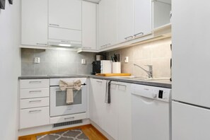 Kühlschrank, Mikrowelle, Geschirrspüler