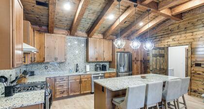 Patio & Views: Country Getaway in Bluegrass Region