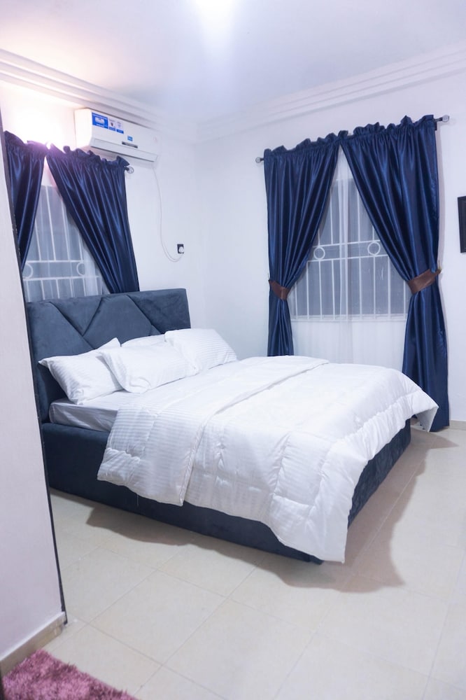 Image showcasing Luxury Apartment Rentals in Singapore: Luxurious Apartment for Rent