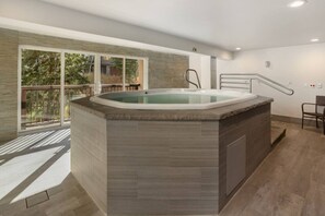Interior - Fallridge Condo - Summer Pool Near Vail Golf Club (Vail)