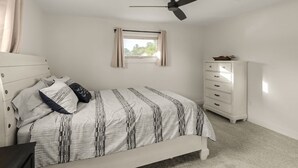 2 bedrooms, desk, WiFi, bed sheets - Farm Views | 10min to Sight & Sound (Ronks)