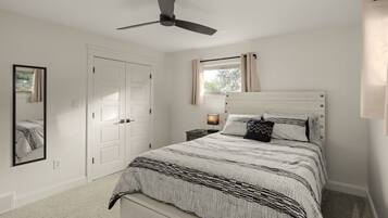 2 bedrooms, desk, WiFi, bed sheets