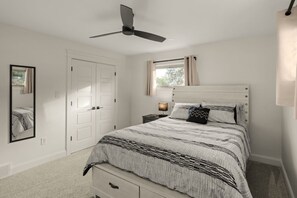 2 bedrooms, desk, WiFi, bed sheets - Farm Views | 10min to Sight & Sound (Ronks)