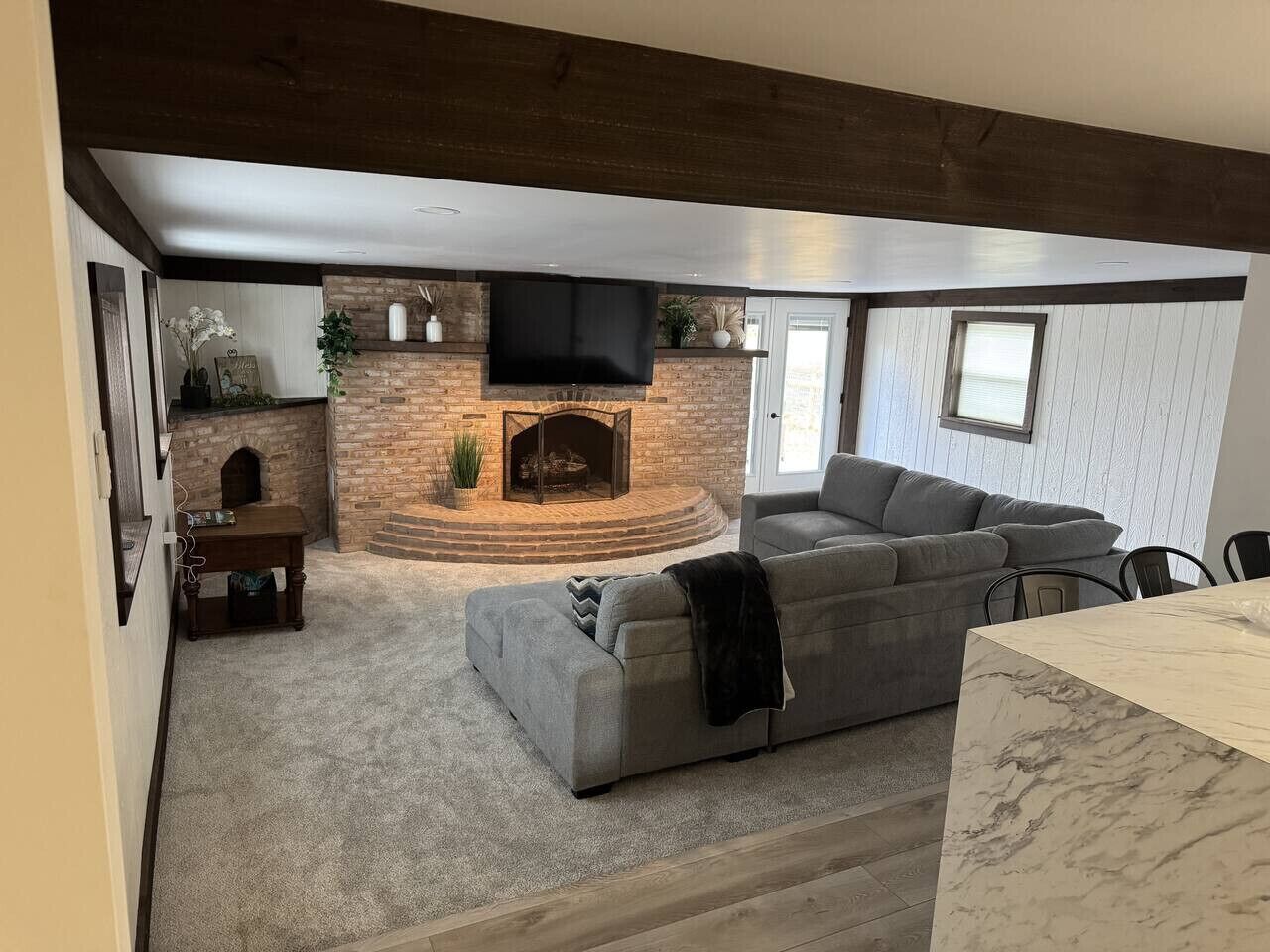 TV, fireplace