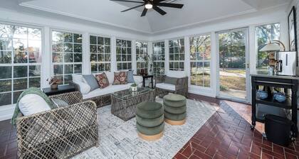 Private pool, pickleball court, game room & sunroom — near Greenville