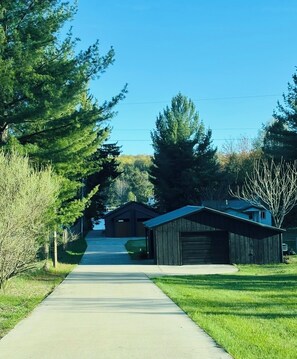 Property grounds - Waterfront- Modern Luxurious Cabin on Clam Lake – Torch Lake Boating (Bellaire)