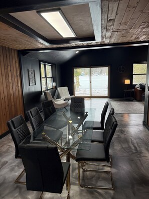 Interior - Waterfront- Modern Luxurious Cabin on Clam Lake – Torch Lake Boating (Bellaire)