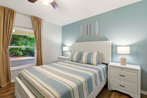 4 bedrooms, WiFi - Mango Manor – Central Stay with King Suite (Port Charlotte)